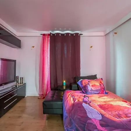 Aladdin's Hideaway Awaits You Appartement *