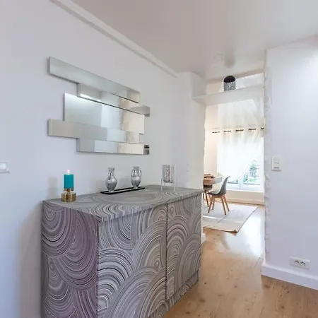 Aladdin's Hideaway Awaits You Appartement Montévrain